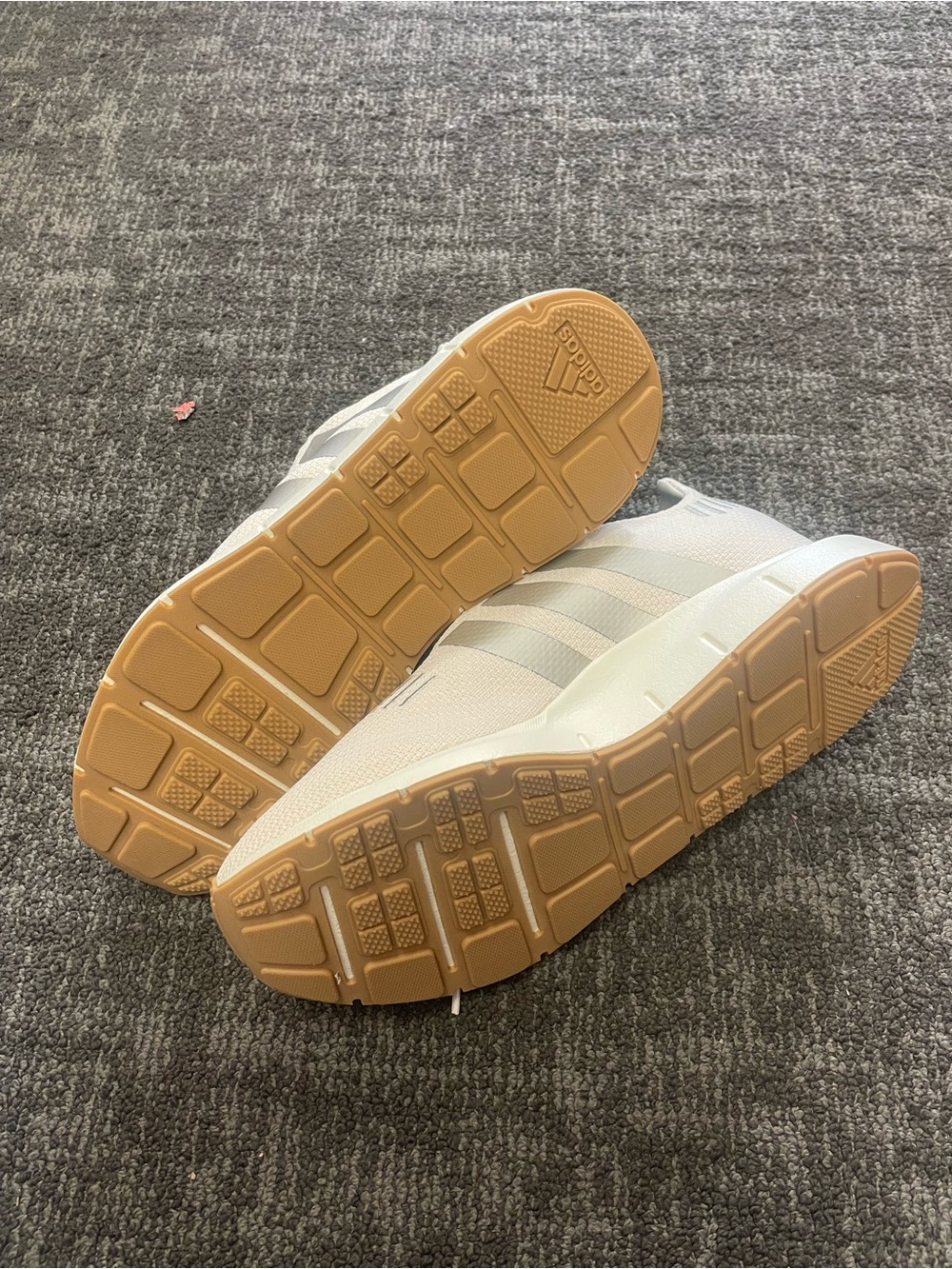 NWOT Women’s Size 9.5 Adidas Swift Run 1.0 - Picture 7 of 10